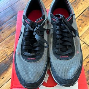 Waffle 1, amazing condition, black and red, size 5